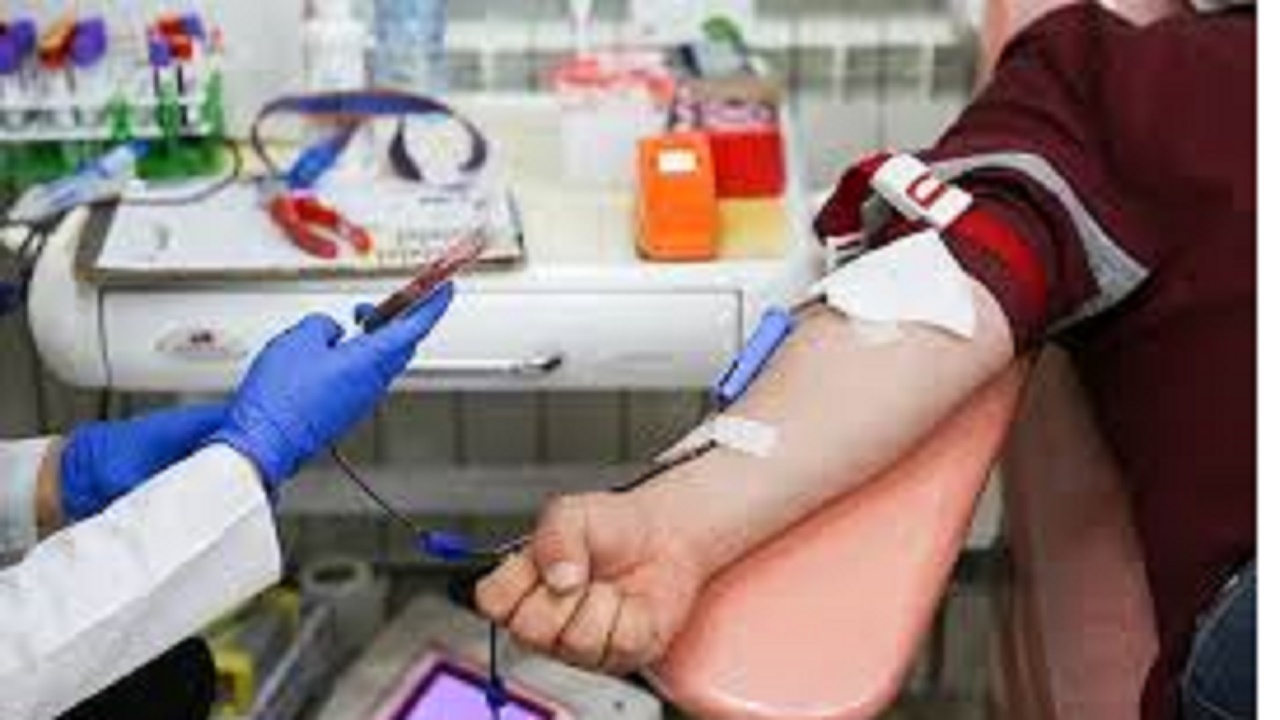 نذر خون کارکنان انتقال خون در هفته ایمنی