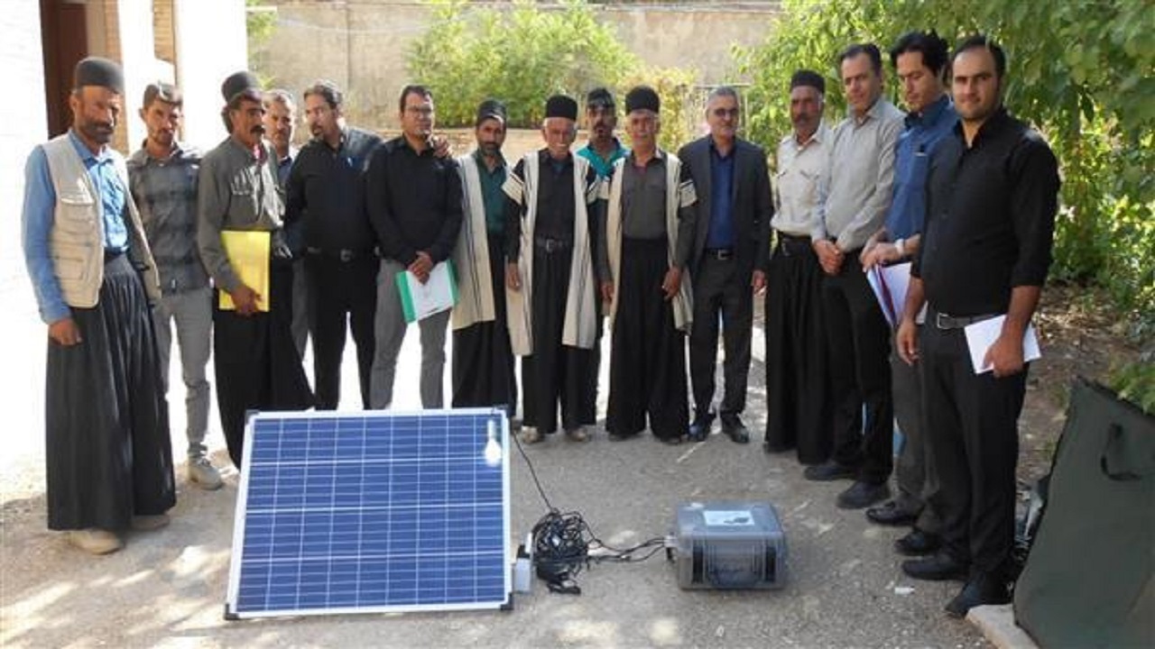 توزیع پکیج‌های خورشیدی در بین عشایر شهرستان فارسان