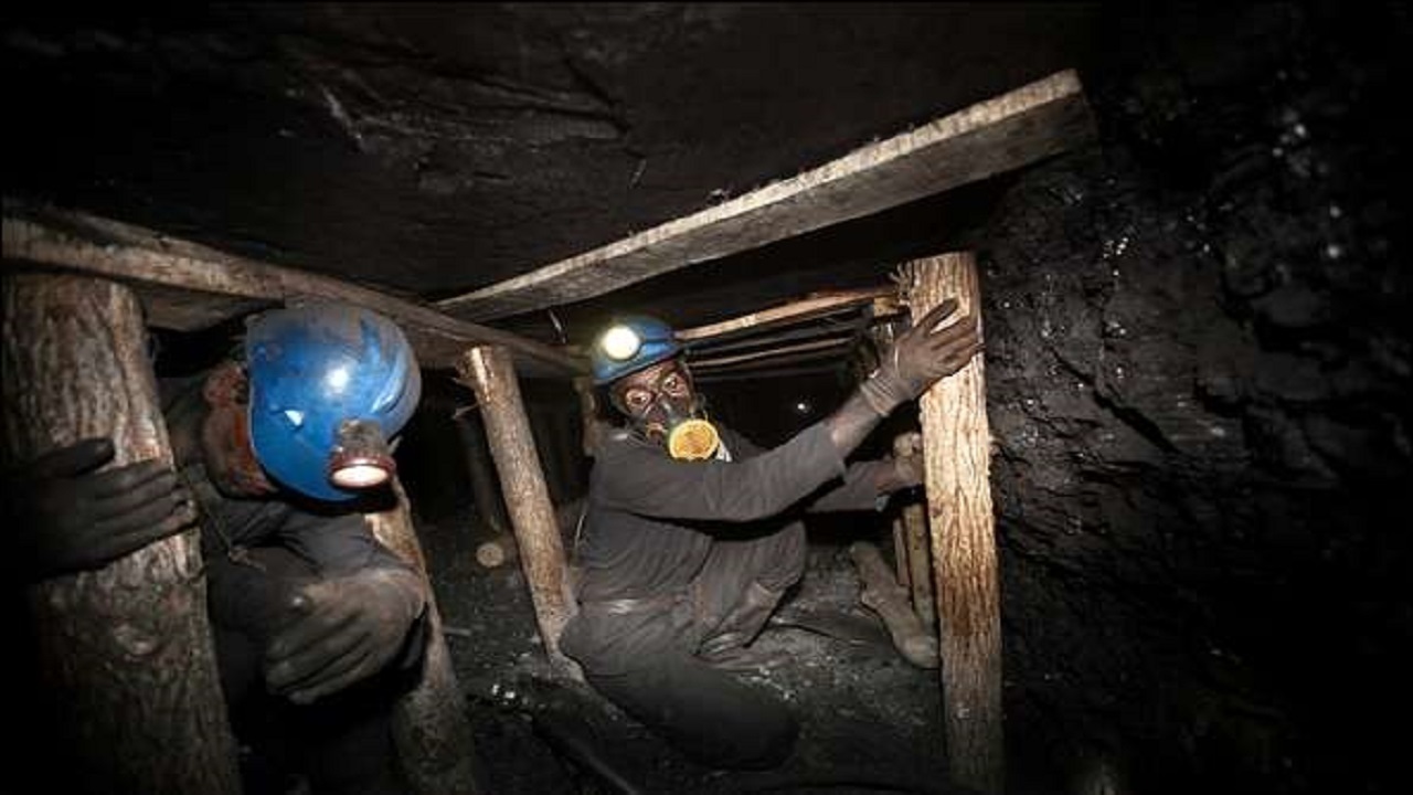 مانور ایمنی کار در معدن زغال سنگ دامغان