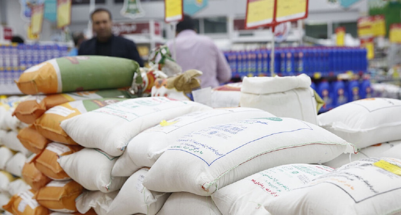 آغاز توزیع بیش از دو هزار و ۶۰۰ تن برنج وارداتی و شکر دولتی در اصفهان