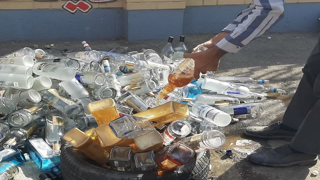 بیش از چهار هزار بطری مشروبات الکلی در همدان معدوم‌سازی شد