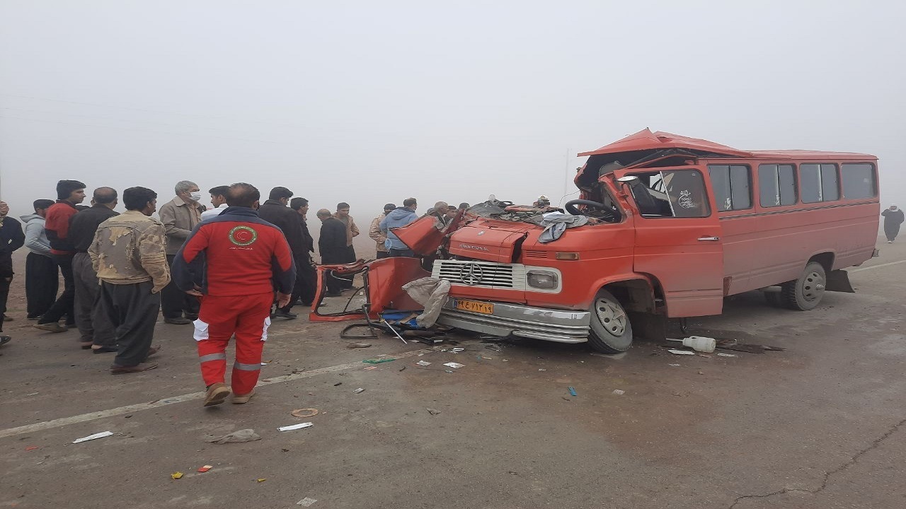واژگونی سرویس کارکنان یک واحد صنعتی در علویجه اصفهان ۲ کشته برجاگذاشت
