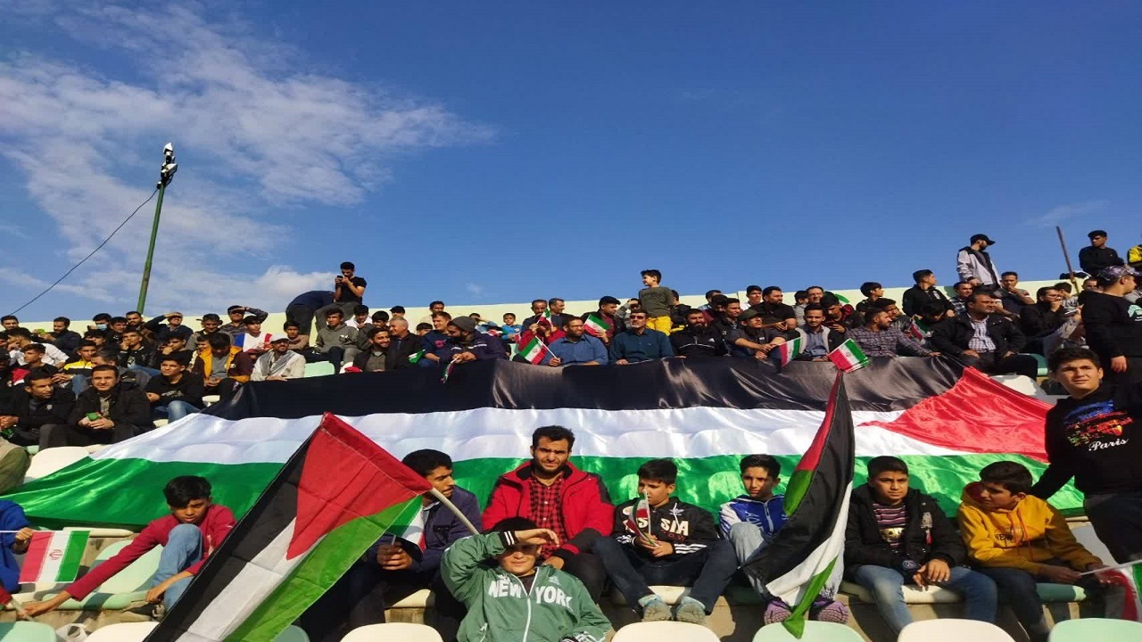 حمایت طرفداران تیم فوتبال خیبر خرم آباد از مردم مظلوم فلسطین + تصاویر