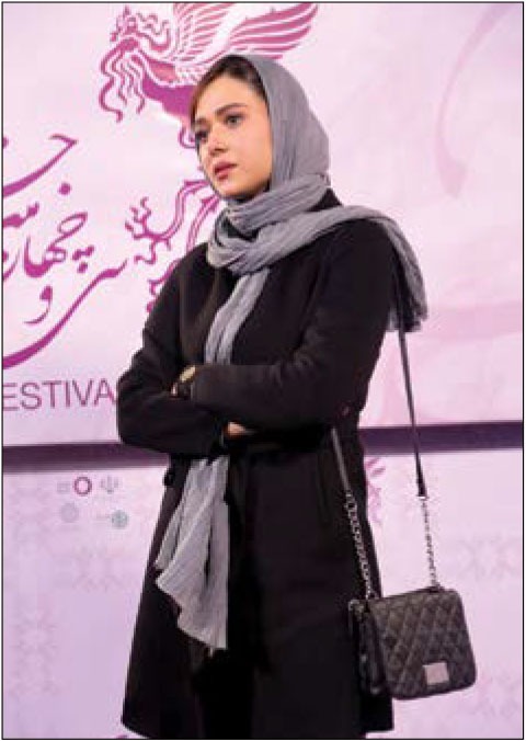 سرقت کیف «پریناز ایزدیار» از صندلی جلوی خودرو