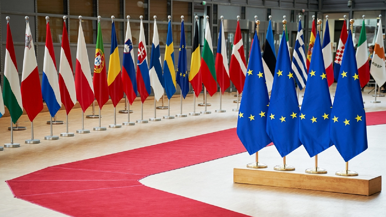 دوازدهمین بسته تحریم‌های اتحادیه اروپا علیه روسیه روی میز