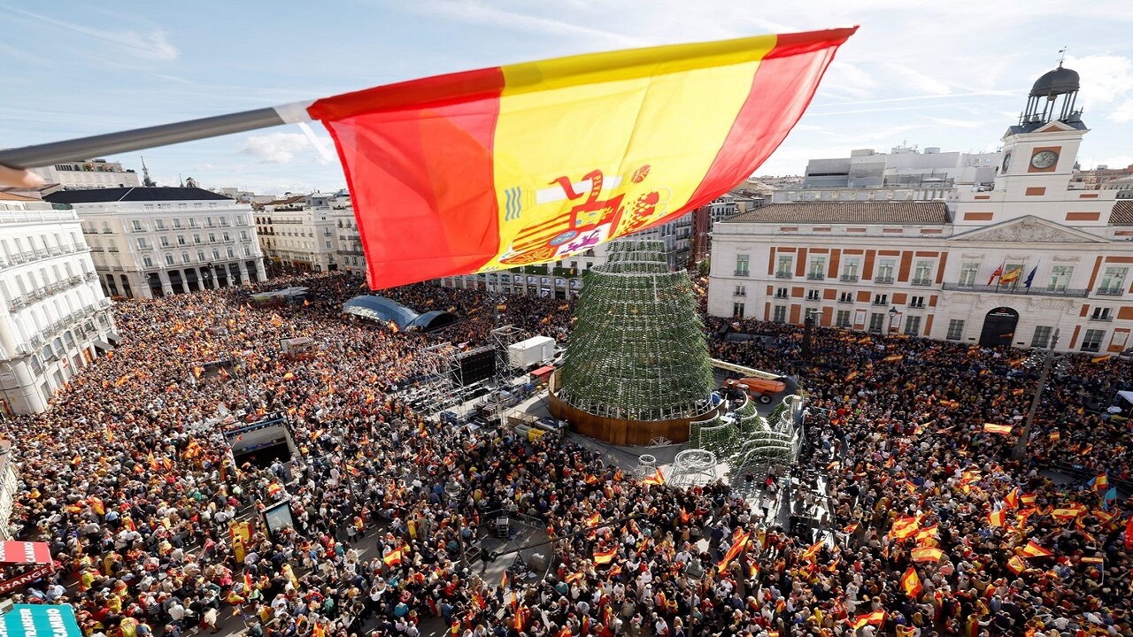 ده‌ها هزار اسپانیایی علیه عفو مقام‌های جدایی‌طلب کاتالان تظاهرات کردند