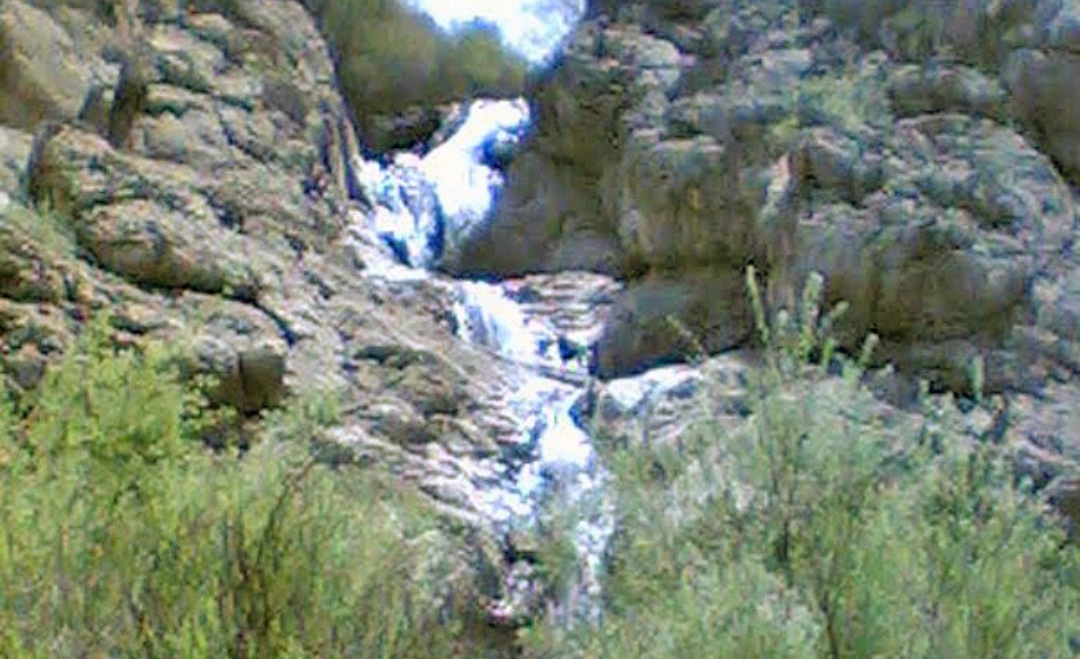نمایی از آبشار چهار تکاب یکی از جاذبه‌های طبیعی فریمان در قاب تصاویر