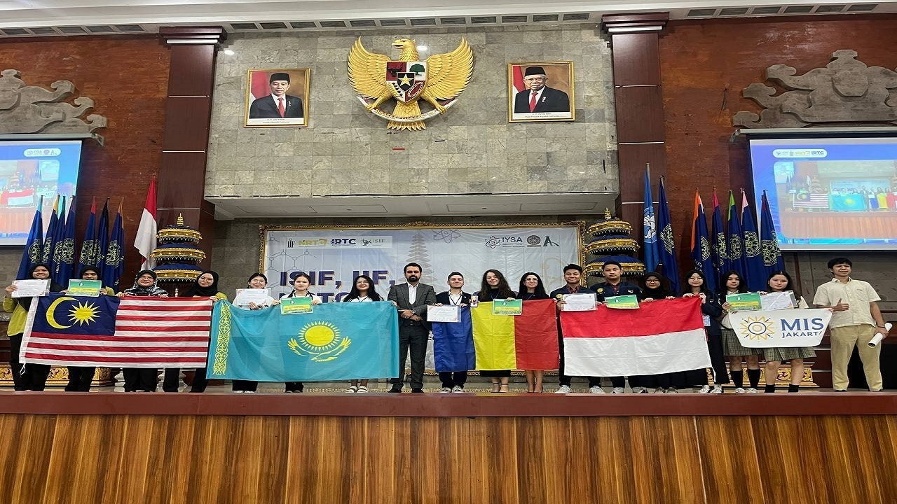 افتخار آفرینی دانش‌آموزان ایرانی با کسب ۱۴ مدال در رویداد اندونزی