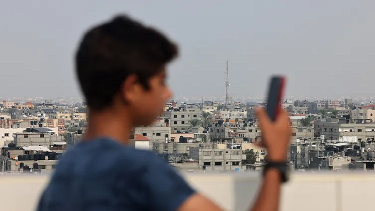 سرگردان میان مرگ و زندگی/ قطع ارتباطات چگونه بر مردم نوار غزه تأثیر می‌گذارد؟