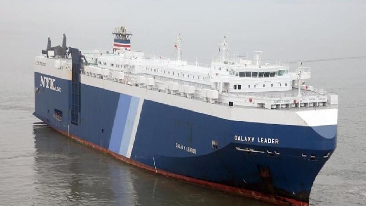 آسوشیتدپرس: حوثی‌ها کنترل کشتی «گالکسی لیدر» را با هلی‌بُرن در دست گرفتند