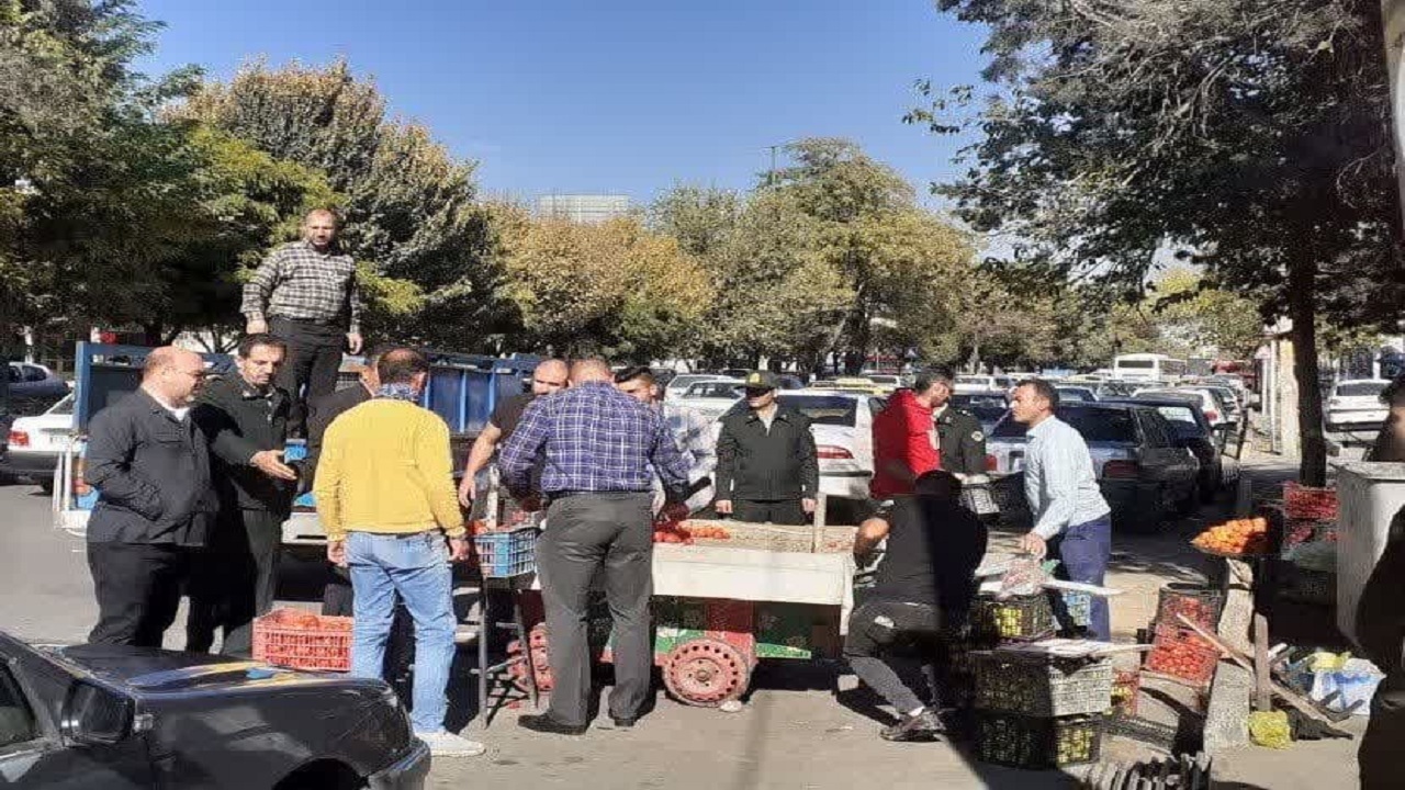 جمع آوری وانت بار‌ها و بساط فروشان در بلوار شهید باهنر