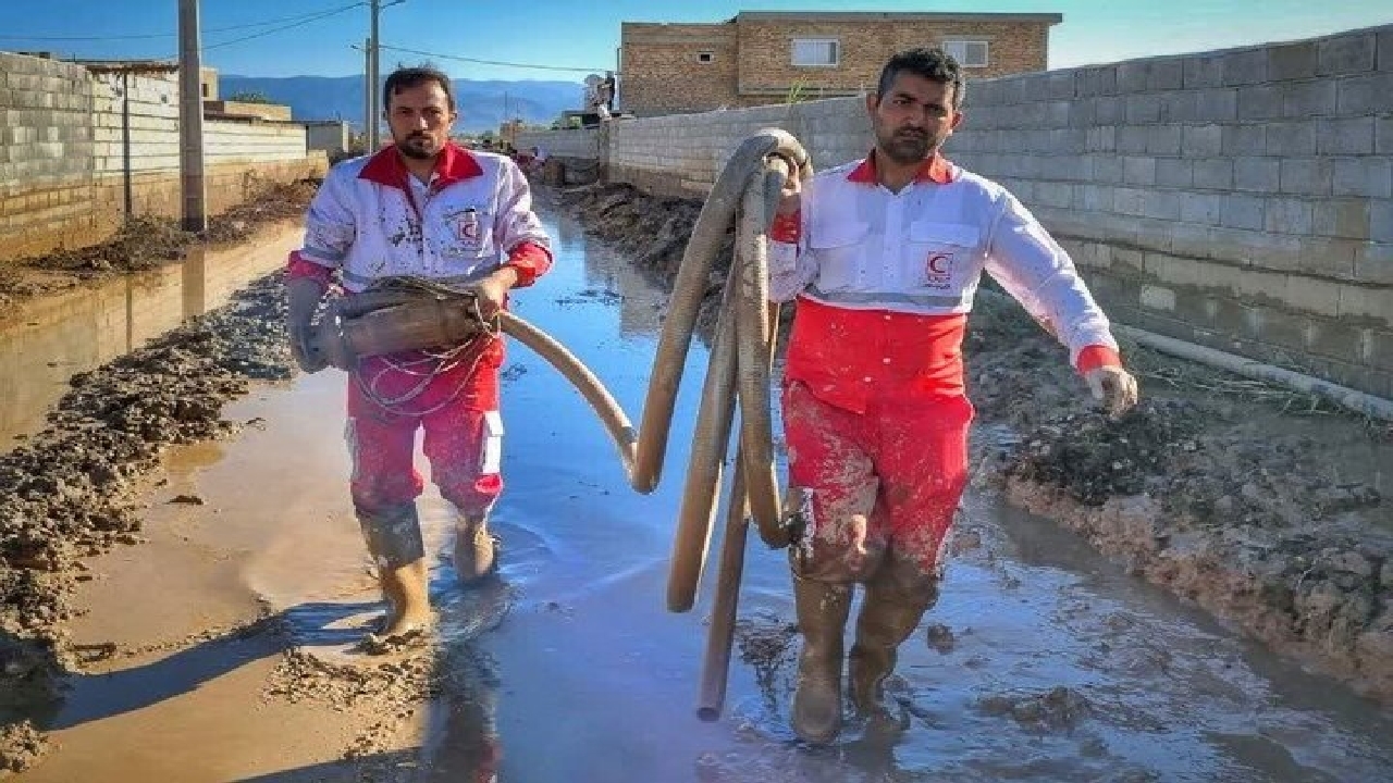 امدادرسانی هلال احمر خوزستان به ۳۲۰ نفر متاثر از آبگرفتگی در ماهشهر