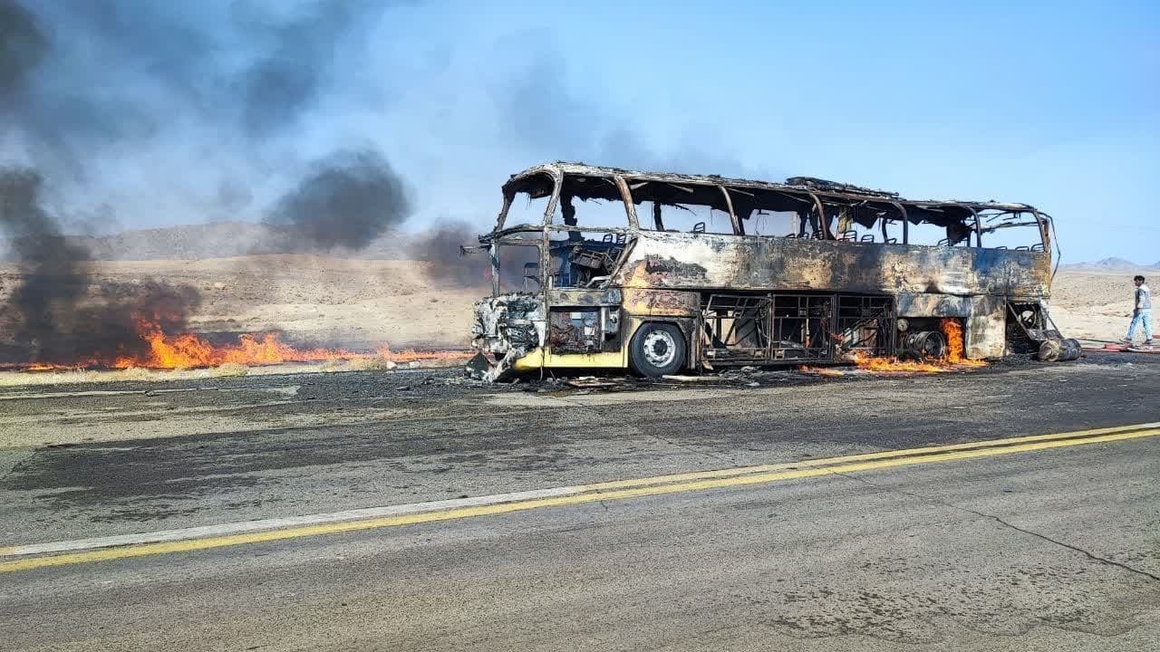 آتش سوزی اتوبوس در محور نهبندان - شوسف