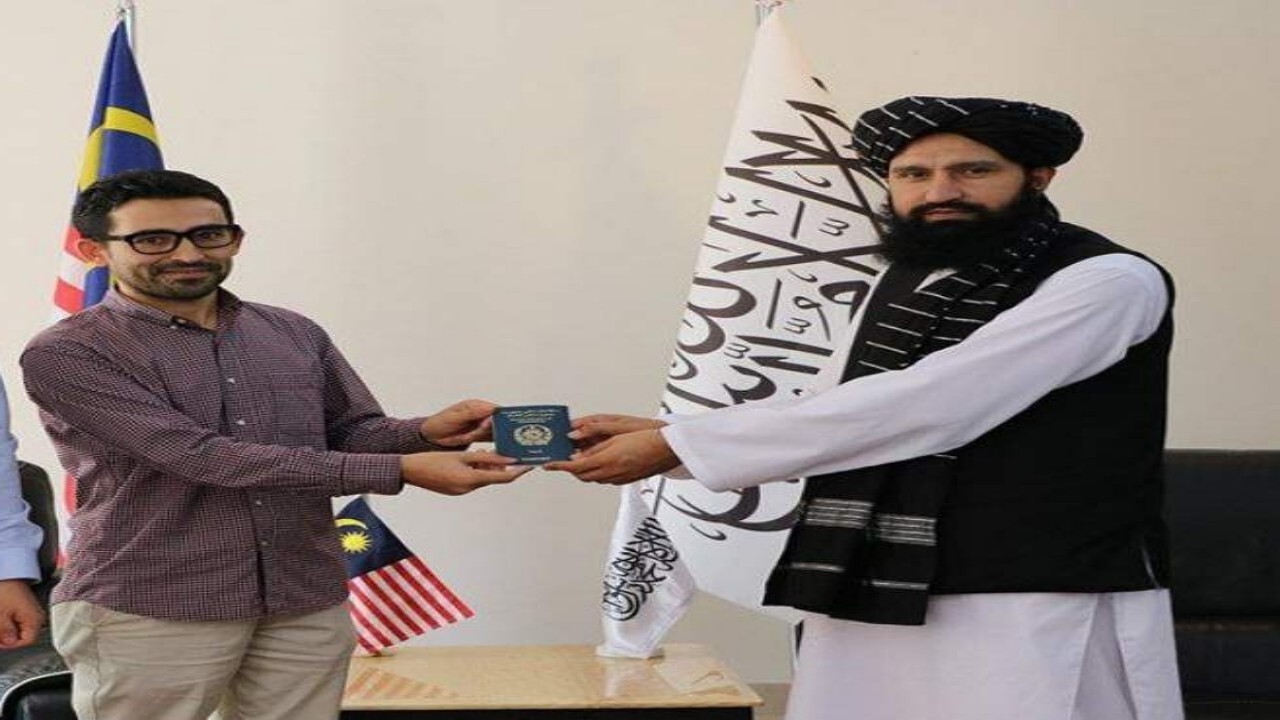 آغاز روند چاپ و توزیع پاسپورت برای افغانستانی های مقیم مالزی