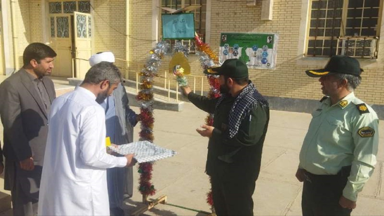 نواخته شدن زنگ ایثار و شهادت در مدارس مهرستان