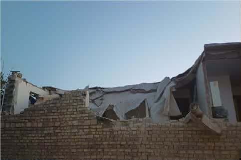 اماکن متروکه حاشیه شهر خرم آباد تخریب شد