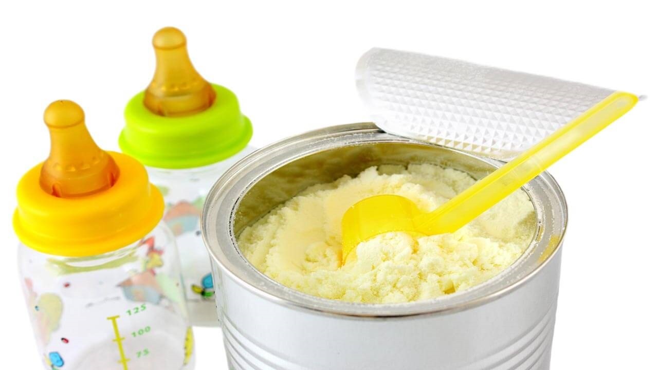سهم هر نوزاد زیر ۲ سال ۲۰ قوطی شیرخشک در ماه است