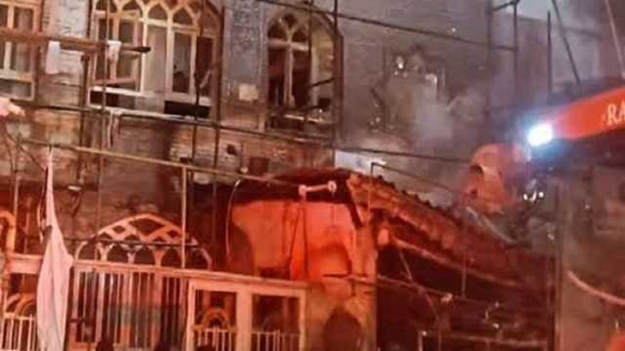 یک مسجد تاریخی در رشت آتش گرفت