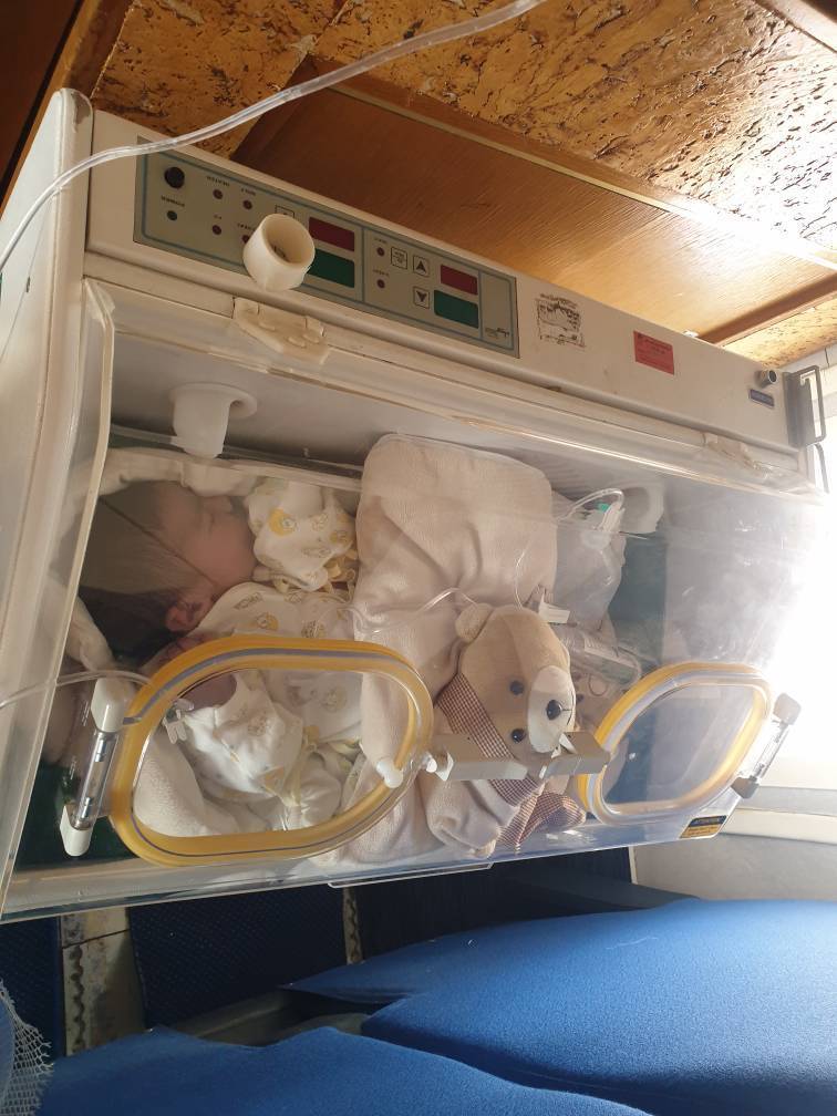 همکاری اورژانس استان تهران، اورژانس اهواز و هوانیروز ارتش  برای نجات جان ۲ نوزاد