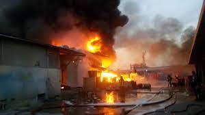 آتش‌سوزی کارگاه تولیدی کفش در بازار همدان