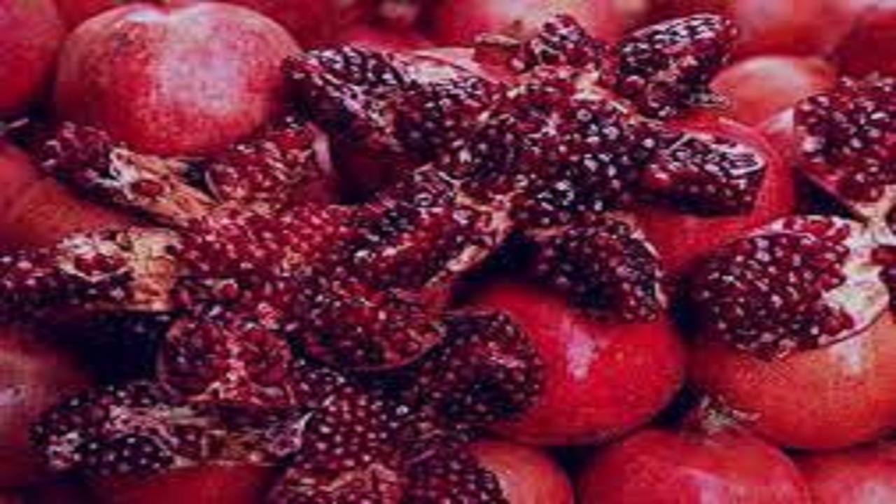 توزیع میوه شب یلدا در ۶ نقطه همدان