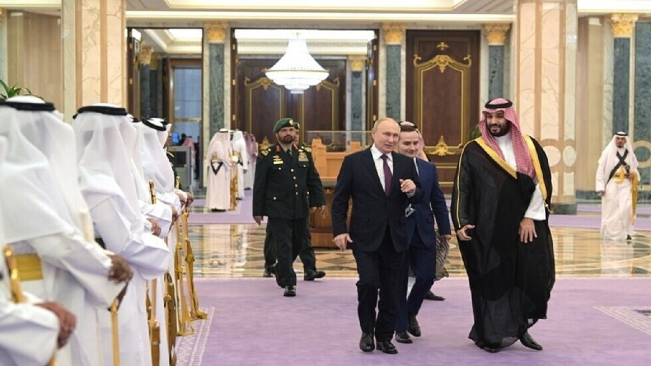 کیم داتکام: برای درک آینده به نحوه استقبال از پوتین در امارات و عربستان نگاه کنید