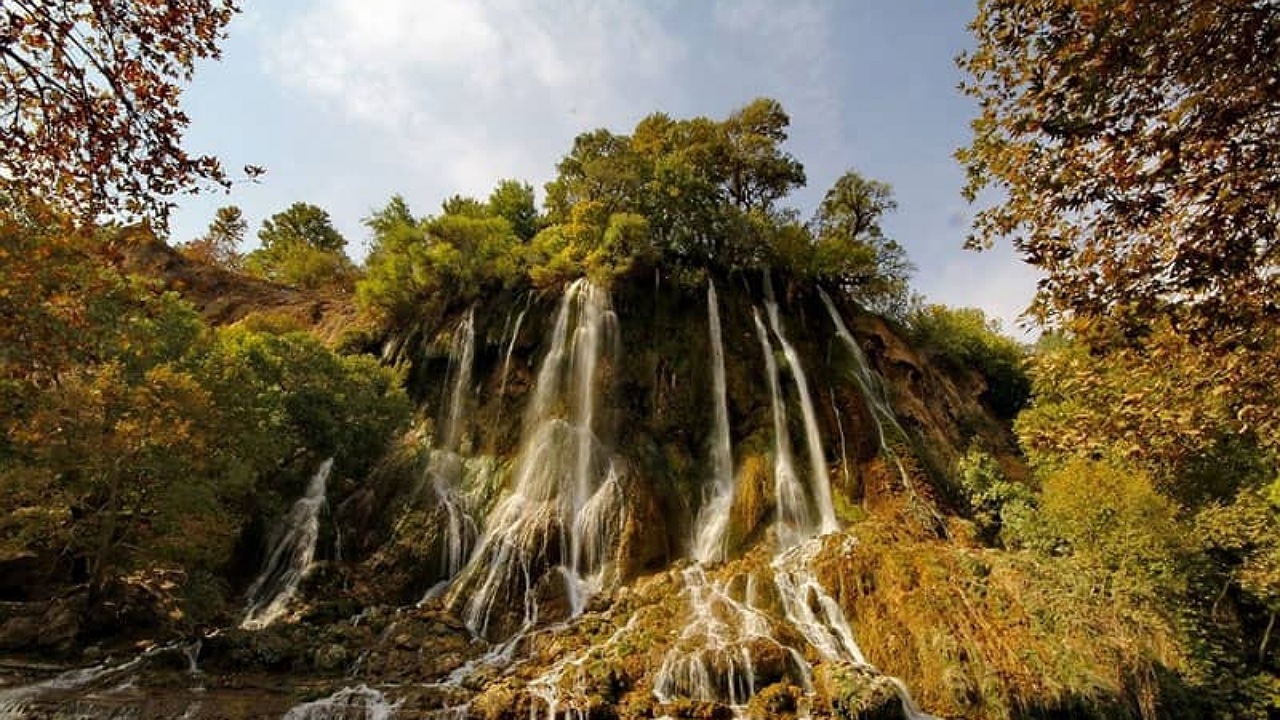 نمای پاییزی آبشار بیشه در لرستان