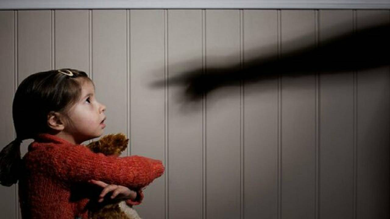 ضربات بی‌رحمانه نامادری سنگدل بر دختر ۴ ساله