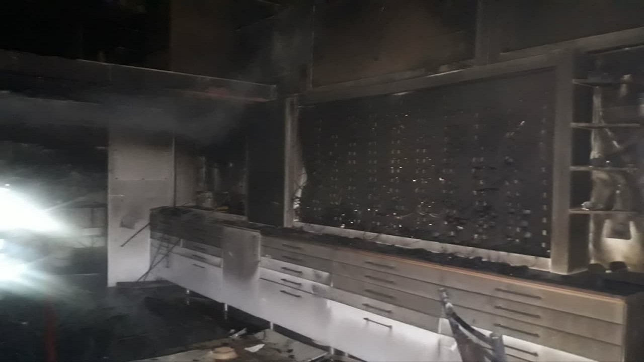 مهار آتش در مغازه عینک فروشی در قزوین 