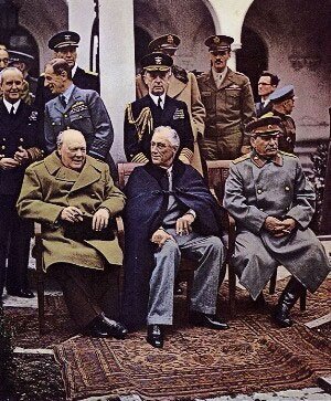 کنفرانس تهران - ژوزف استالین، فرانکلین روزولت و وینستون چرچیل روسای کشورهای انگلیس، آمریکا و روسیه