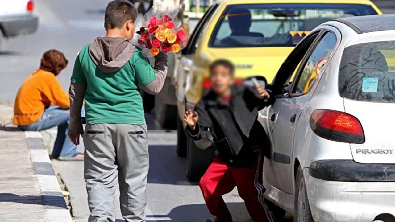 درآمد هنگفت کودکان کار سر چهارراه‌های تهران