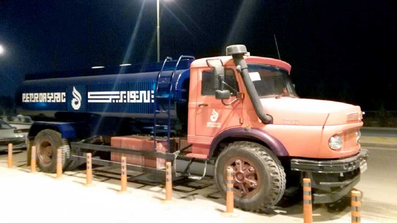 توقیف ۱۱ کامیون حامل سوخت قاچاق در قصرشیرین