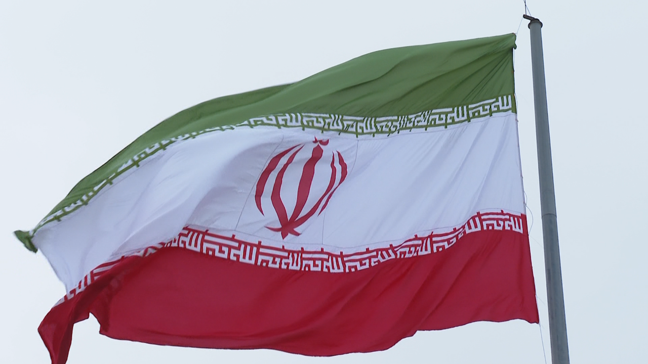 برافراشته شدن پرچم ایران در بوستان پنجعلی بندرعباس+فیلم