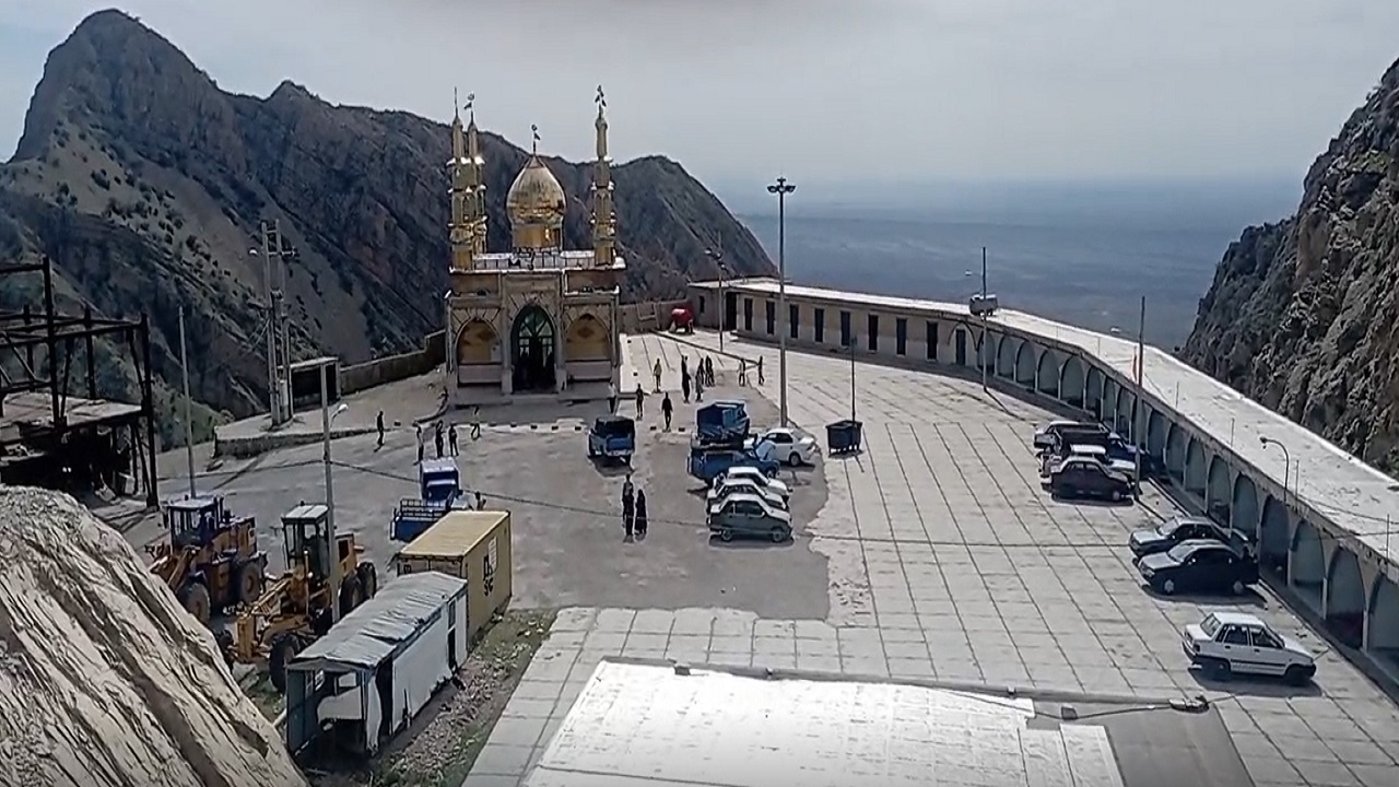 نگاهی به آستان مقدس امامزاده شاه احمد (ع) در قله کوه کبیر پلدختر + فیلم