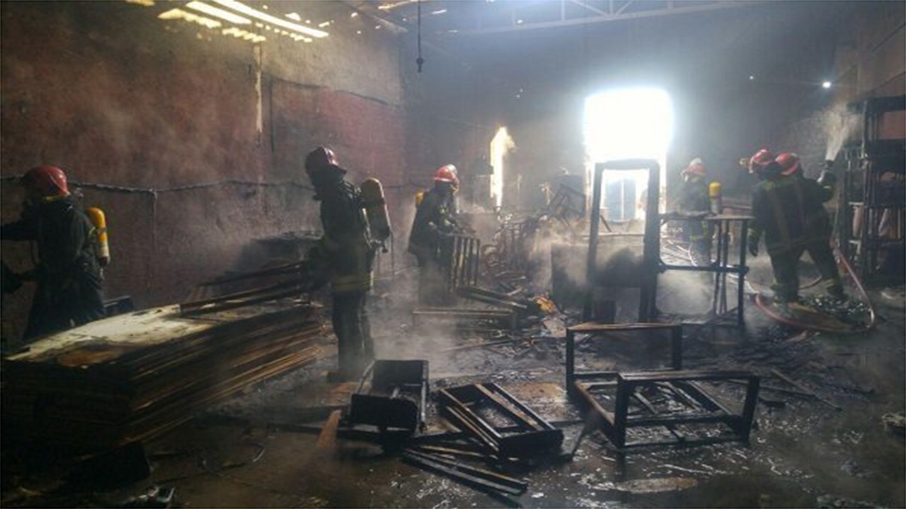 آتش‌سوزی در کارگاه ضایعاتی در شیراز/ ۶ نفر دچار سوختگی شدند