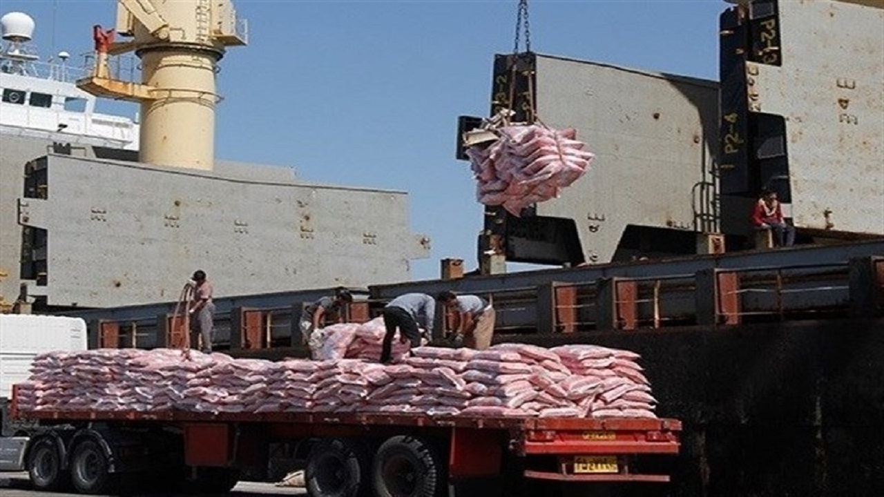 حمل بیش از ۱۰۲ هزار تن کالاهای اساسی از استان بوشهر