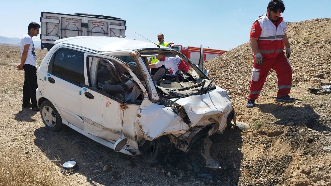 واژگونی مرگبار خودروی سواری در جاده سمنان - دامغان