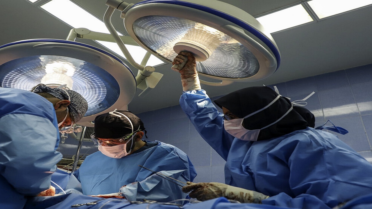 انجام موفقیت آمیز عمل جراحی کم سابقه کبد در قشم
