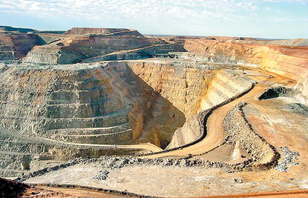 بیش از ۵۰۰ ناحیه معدنی در استان اردبیل بلوکه است