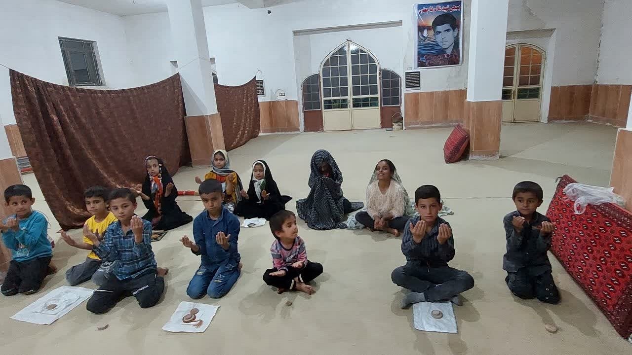 اجرای برنامه‌های گوناگون ویژه کودکان و نوجوانان روستای الیف در ماه رمضان + تصاویر