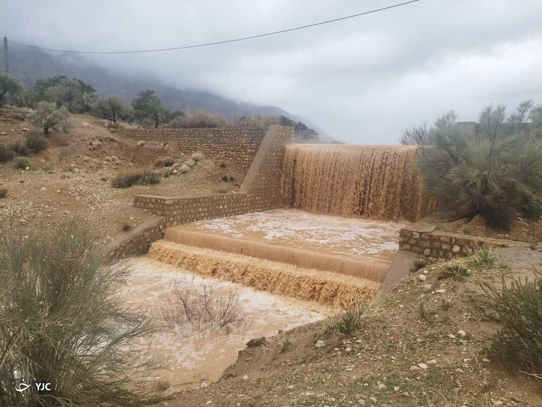 ذخیره ۶۰ میلیون مترمکعب آب باران در سازه‌های آبخیزداری فارس