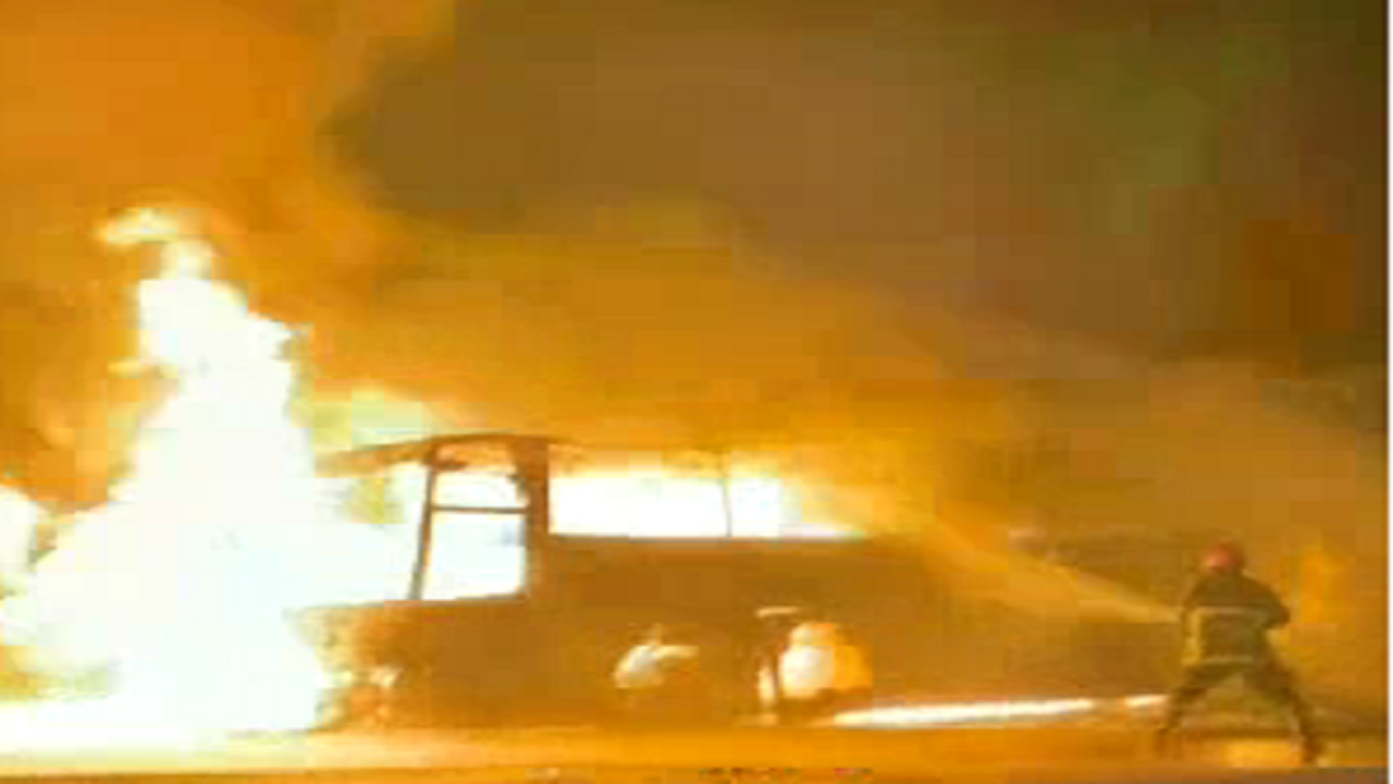آتش سوزی اتوبوس مسافربری یاسوج - بوشهر