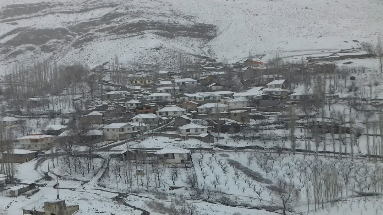 بارش برف به وقت بهار در روستای خرم + تصاویر