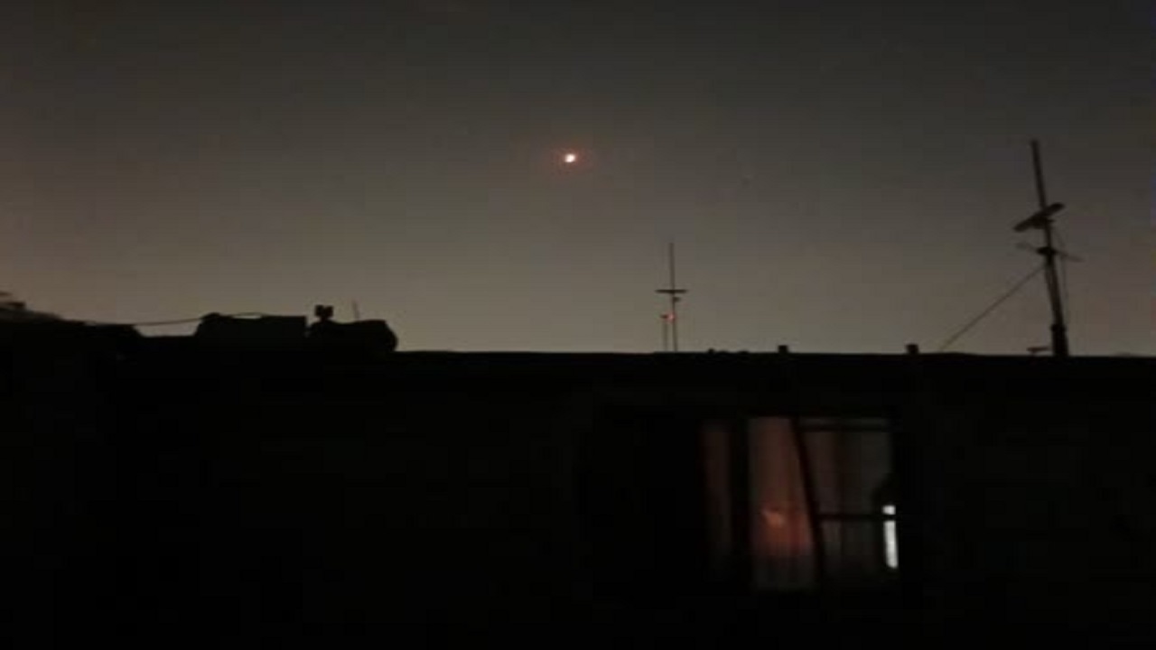 مشاهده موشک‌های سپاه پاسداران انقلاب در آسمان اصفهان از لنز دوربین شهروند خبرنگار