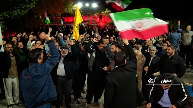 باشگاه خبرنگاران -عبور موشک از آسمان اصفهان و شادی مردم از عملیات سپاه علیه رژیم صهیونیستی + فیلم