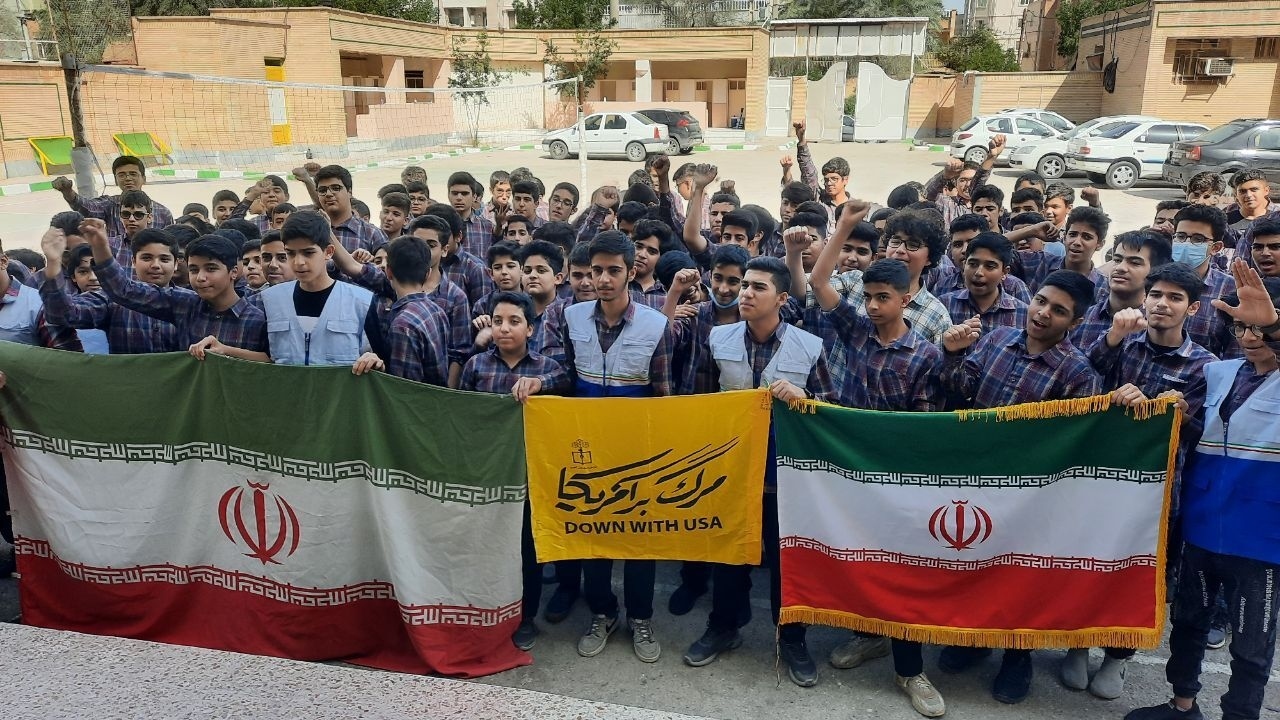 حمایت دانش آموزان آبادانی از حمله به رژیم صهیونیست