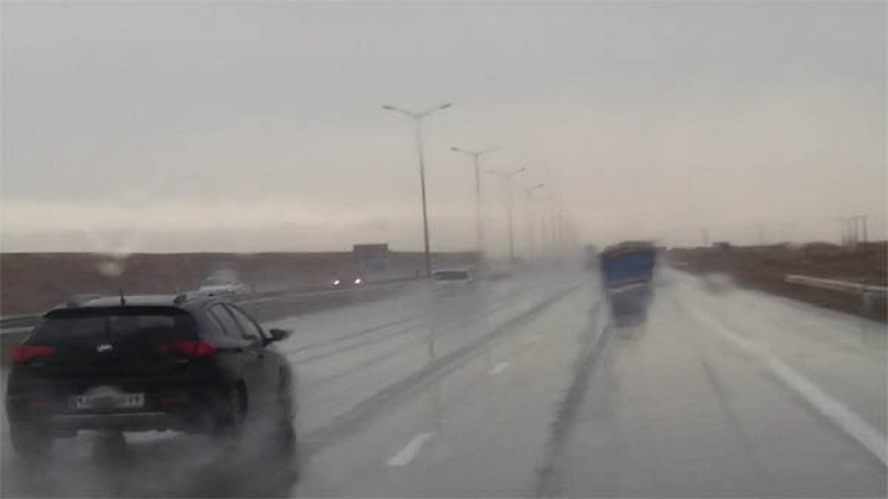 نگاهی به بارش باران و تگرگ در جاده مشهد - فریمان