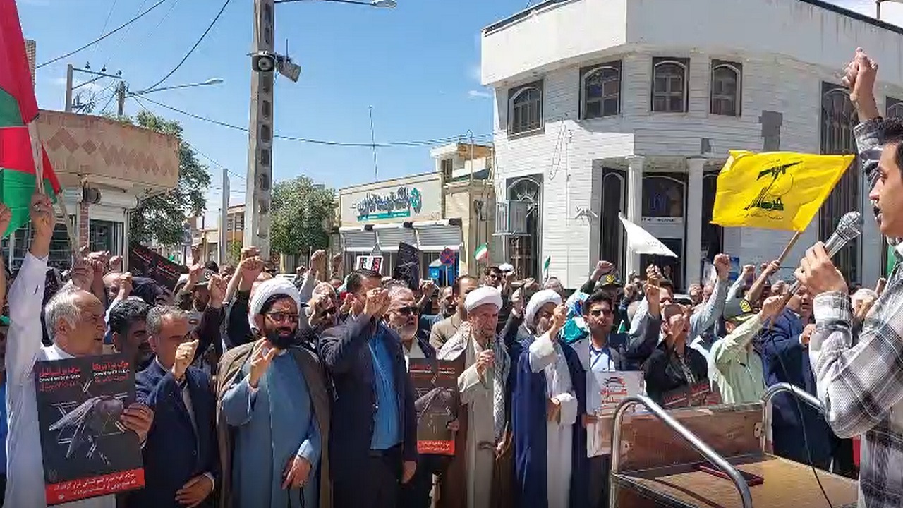 تجمع خودجوش مردم بشرویه در حمایت از پاسخ ایران به رژیم صهیونیستی + فیلم