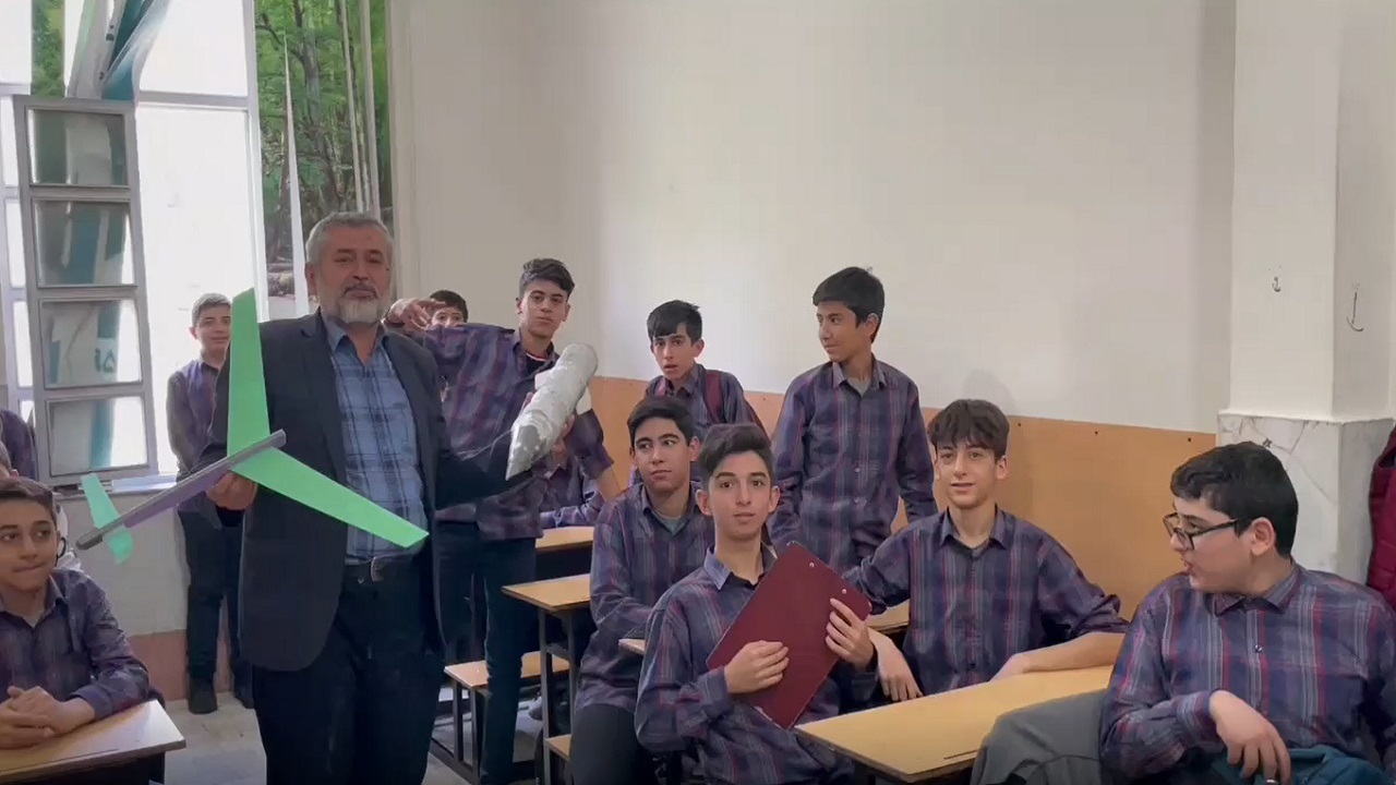 ابراز خرسندی دانش آموزان تهرانی با سردادن شعار مرگ بر اسرائیل + فیلم
