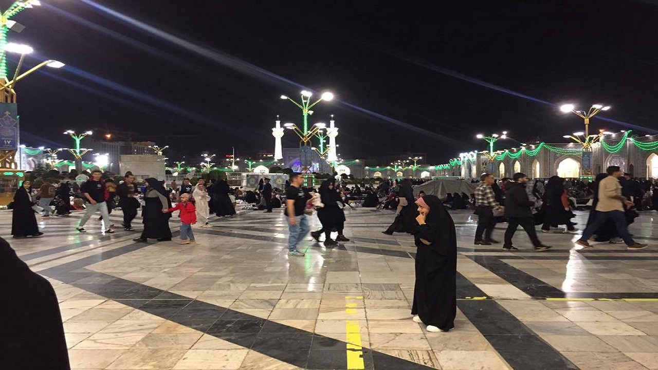 حال و هوای زائران در حرم امام رضا (ع) همزمان با ماه رمضان و نوروز ۱۴۰۳ + فیلم و تصاویر